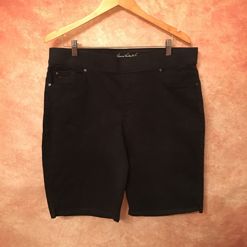 🌻 Gloria Vanderbilt Black Denim Shorts 🌻